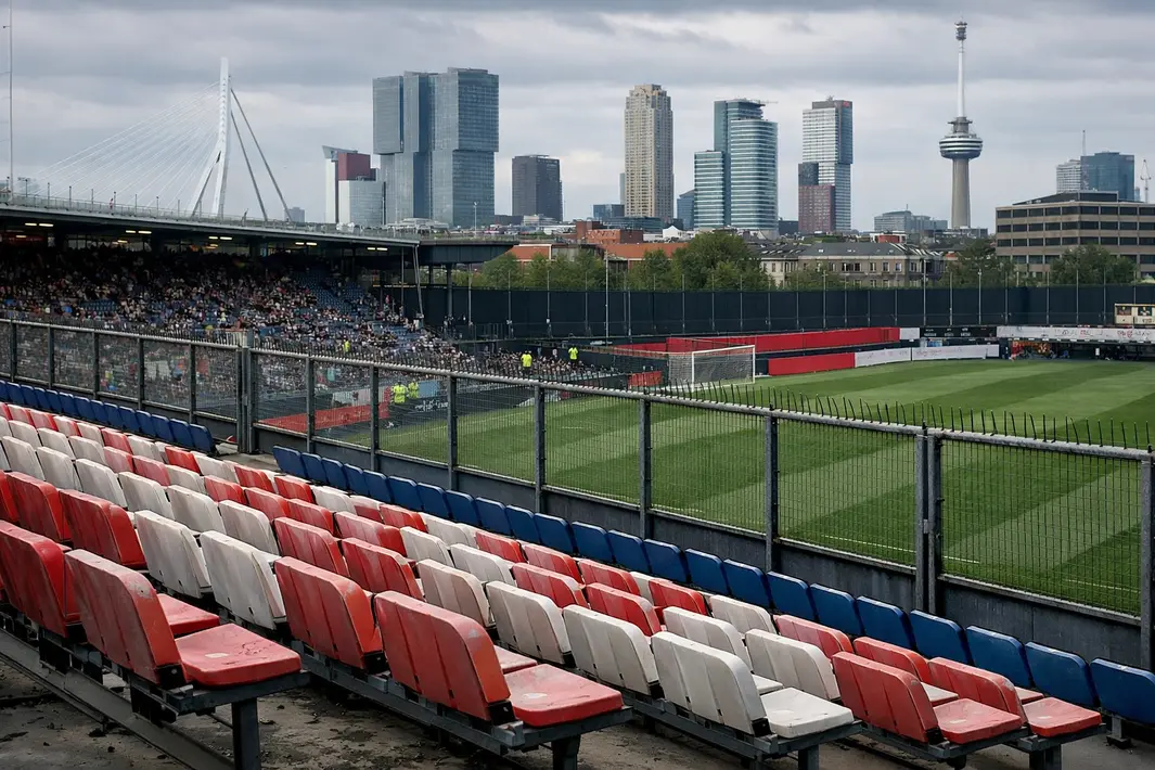 Uitvak blijft leeg bij Rotterdamse wedstrijd door supportersboycot