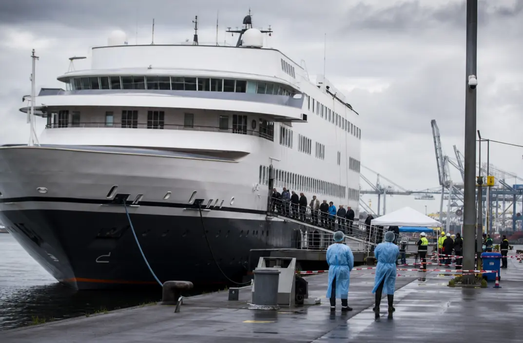 Besmet schip arriveert in Rotterdam: passagiers in quarantaine
