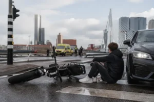 Jongen gewond bij aanrijding tussen fatbike en auto in Rotterdam