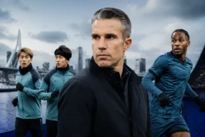 Van Persie geeft rust aan Ueda en Watanabe, Sterling in basis tegen PEC Zwolle