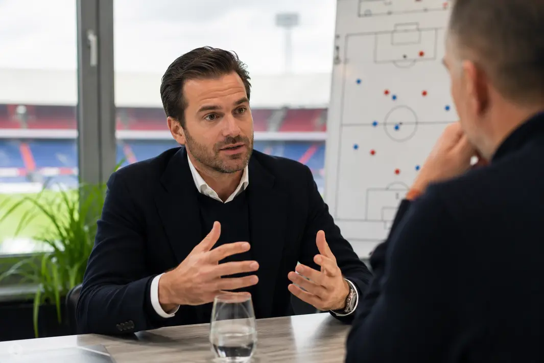 Nieuwe directeur bespreekt verbeteringen en toekomstplannen bij Rotterdamse voetbalclub