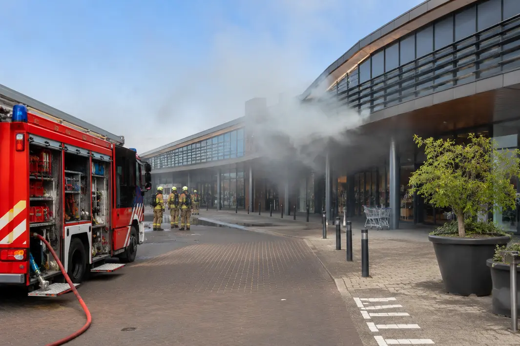 Winkelcentrum tijdelijk ontruimd na brand in supermarkt